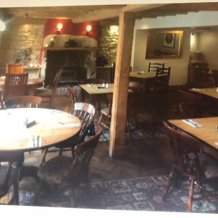 Horse & Hound Inn Broadway  Exterior photo