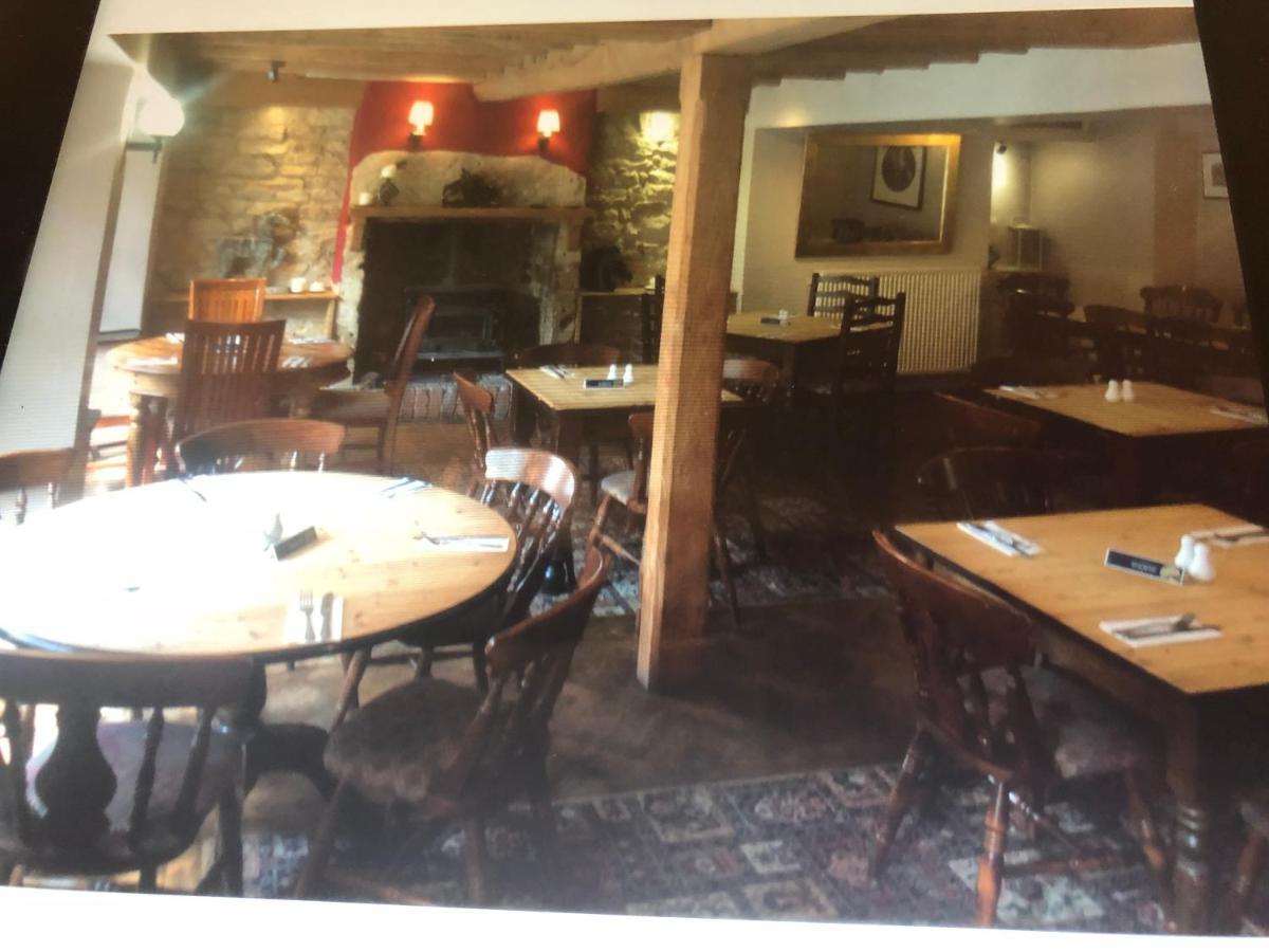Horse & Hound Inn Broadway  Exterior photo