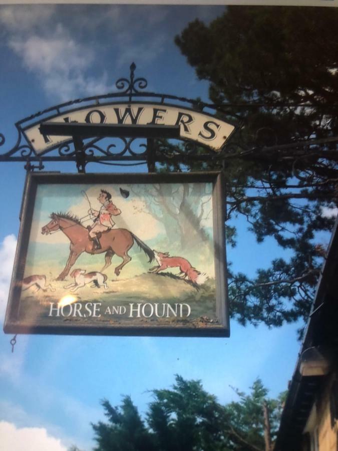Horse & Hound Inn Broadway  Exterior photo